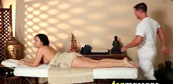  Sexy Masseuse Helps with Happy Ending 8